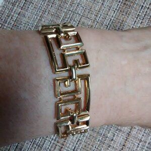 Trifari pat pend gold tone bracelet